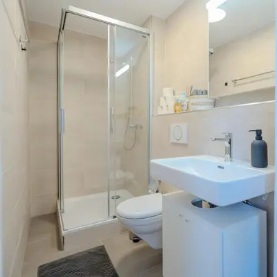 Ein Badezimmer in der Unterkunft Central City Apartment 1 with Mountain View
