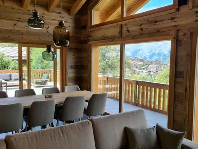 Ein Sitzbereich in der Unterkunft Holiday Home Charming Chalet Doux Douze by Interhome