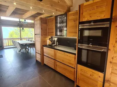 Küche/Küchenzeile in der Unterkunft Holiday Home Charming Chalet Doux Douze by Interhome