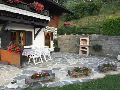 Ein Garten an der Unterkunft Holiday Home Chalet le Verger by Interhome