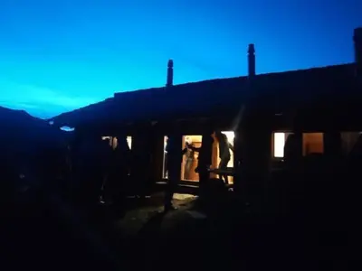 Das Gebäude in dem sich das Ferienhaus befindet
