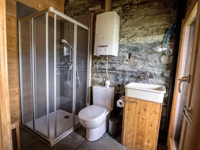 Ein Badezimmer in der Unterkunft Holiday Home Alp 2100 - Mayen exklusiv by Interhome