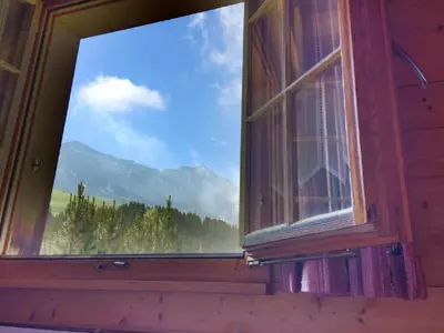 Ein allgemeiner Bergblick oder ein Berglick von des Ferienhauses aus