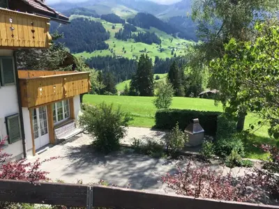 Ein allgemeiner Bergblick oder ein Berglick von der Ferienwohnung aus
