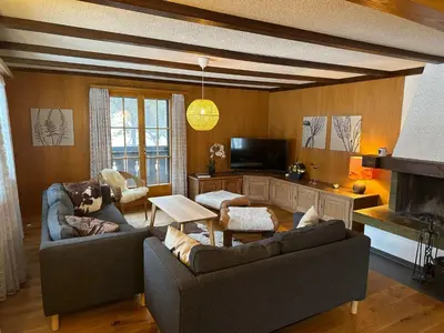Ein Sitzbereich in der Unterkunft Holiday Home Chalet Finkenwiese - für 8 Erwachsene und 5 Kinder by Interhome