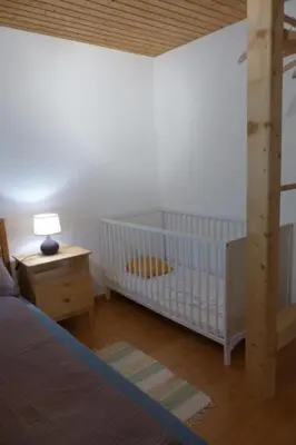 Ein Bett oder Betten in einem Zimmer der Unterkunft Apartment gemütliche Ferienwohnung mit Gartensitzplatz by Interhome