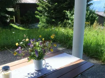 Ein Garten an der Unterkunft Apartment Huusli by Interhome