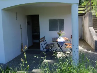 Ein Garten an der Unterkunft Apartment Huusli by Interhome