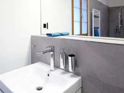Ein Badezimmer in der Unterkunft Apartment Schwarzhorn by Interhome