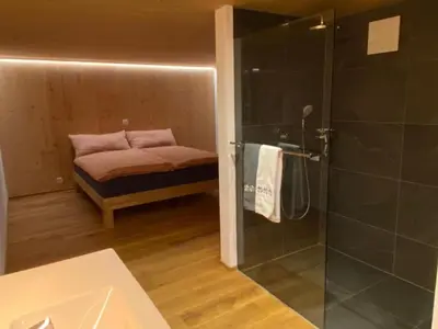 Ein Bett oder Betten in einem Zimmer der Unterkunft Holiday Home Chalet Brünig mit zwei Wohnungen by Interhome