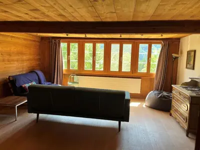 Ein Sitzbereich in der Unterkunft Holiday Home Chalet Alpen Lotus by Interhome