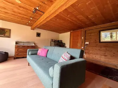 Ein Sitzbereich in der Unterkunft Holiday Home Chalet Alpen Lotus by Interhome