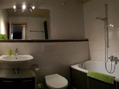 Ein Badezimmer in der Unterkunft Apartment Wohnung mit 3 Schlafzimmern “Wylerdümen” by Interhome