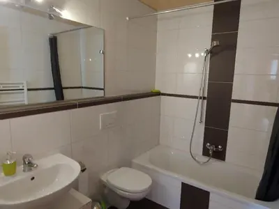 Ein Badezimmer in der Unterkunft Apartment Wohnung mit 3 Schlafzimmern “Wylerdümen” by Interhome