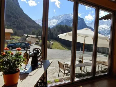 Ein allgemeiner Bergblick oder ein Berglick von des Ferienhauses aus
