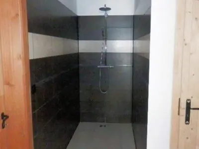 Ein Badezimmer in der Unterkunft Apartment Chalet Mund by Interhome