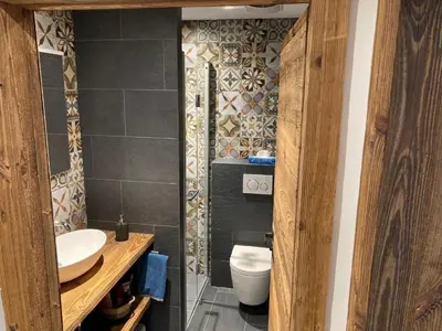 Ein Badezimmer in der Unterkunft Apartment Riverside Astoria 3-5 Parterre-Whg by Interhome