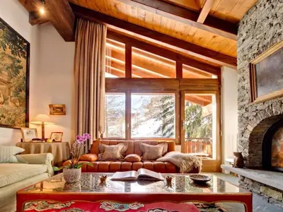 Ein Sitzbereich in der Unterkunft Holiday Home Freistehendens Chalet Zen Zermatt an bester Lage by Interhome