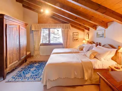 Ein Bett oder Betten in einem Zimmer der Unterkunft Holiday Home Freistehendens Chalet Zen Zermatt an bester Lage by Interhome