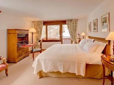 Ein Bett oder Betten in einem Zimmer der Unterkunft Holiday Home Freistehendens Chalet Zen Zermatt an bester Lage by Interhome