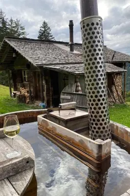 Ein Garten an der Unterkunft Holiday Home Kirschbaumhütte by Interhome