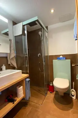 Ein Badezimmer in der Unterkunft Apartment Chalet Barbara by Interhome