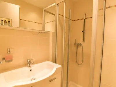Ein Badezimmer in der Unterkunft Apartment Haus Cristal by Interhome
