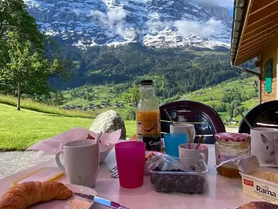 Ein allgemeiner Bergblick oder ein Berglick von der Ferienwohnung aus
