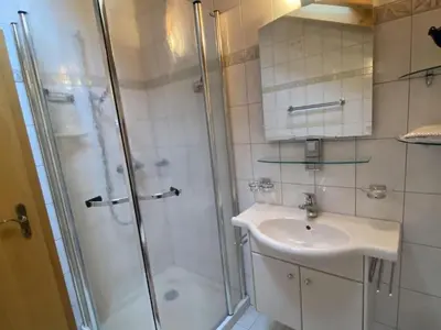 Ein Badezimmer in der Unterkunft Holiday Home Chalet Kristall by Interhome