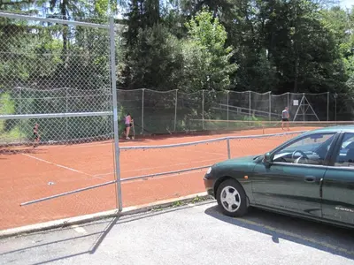 Tennis und/oder Squash in der Unterkunft Apartment Studio Chalet by Interhome oder in der Nähe