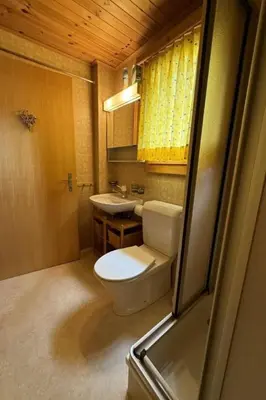 Ein Badezimmer in der Unterkunft Apartment Chalet Siesta OG by Interhome