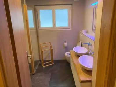 Ein Badezimmer in der Unterkunft Apartment Spring Inn Apartment by Interhome