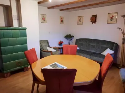 Ein Sitzbereich in der Unterkunft Apartment Chalet Bergfrieden by Interhome