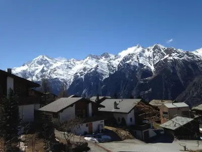Ein allgemeiner Bergblick oder ein Berglick von der Ferienwohnung aus