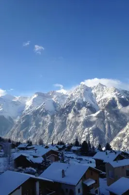 Ein allgemeiner Bergblick oder ein Berglick von der Ferienwohnung aus