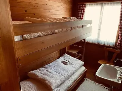 Ein Bett oder Betten in einem Zimmer der Unterkunft Apartment Chalet Bacchus - EG by Interhome