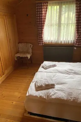 Ein Bett oder Betten in einem Zimmer der Unterkunft Apartment Chalet Bacchus - OG by Interhome