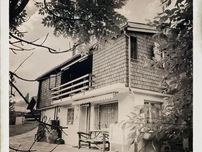 Das Gebäude in dem sich die Ferienwohnung befindet