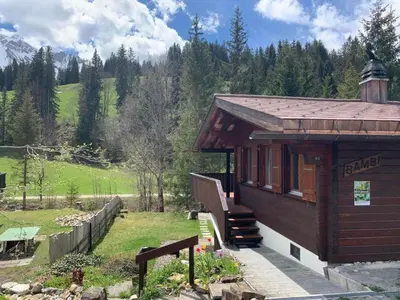 Ein Garten an der Unterkunft Holiday Home Chalet Bambi by Interhome