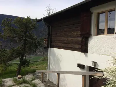 Ein allgemeiner Bergblick oder ein Berglick von des Ferienhauses aus