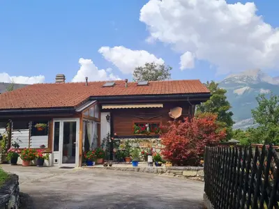 Das Gebäude in dem sich die Ferienwohnung befindet