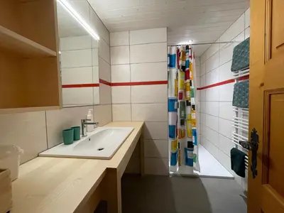 Ein Badezimmer in der Unterkunft Apartment Plexat by Interhome
