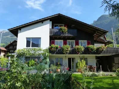 Ein allgemeiner Bergblick oder ein Berglick von der Ferienwohnung aus