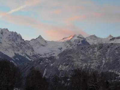 Ein allgemeiner Bergblick oder ein Berglick von der Ferienwohnung aus
