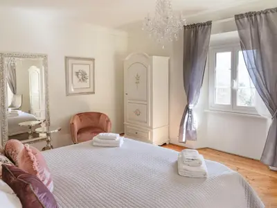 Ein Bett oder Betten in einem Zimmer der Unterkunft Holiday Home Palazzo Branca mit Blick auf den See- by Interhome