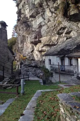 Das Gebäude in dem sich das Ferienhaus befindet
