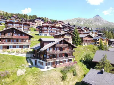 Ein allgemeiner Bergblick oder ein Berglick von der Ferienwohnung aus