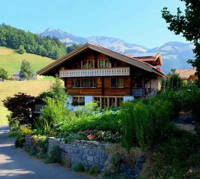 Ein allgemeiner Bergblick oder ein Berglick von der Ferienwohnung aus