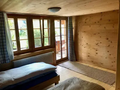 Ein Bett oder Betten in einem Zimmer der Unterkunft Chalet Ried Naturpark Diemtigtal
