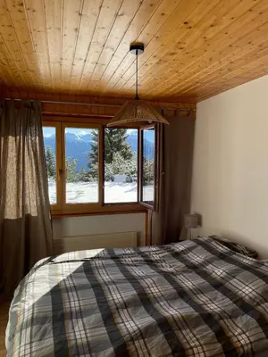 Ein Bett oder Betten in einem Zimmer der Unterkunft Anzère appartement de vacances calme et sympa